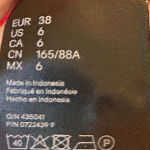 NWT H&M Red Button Front Semi Sheer Short Sleeve Top Size 6 📦 - Picture 4 of 8